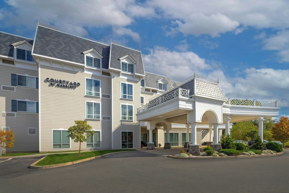 Courtyard by Marriott Lenox Berkshires