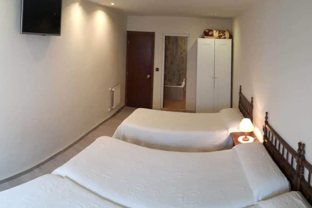 Hostal El Castaneu
