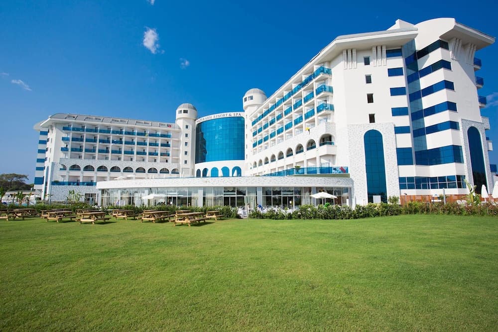 Water Side Resort & Spa