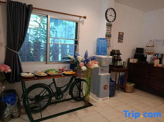 Blue Moon House - A budget hostel for easy travellers
