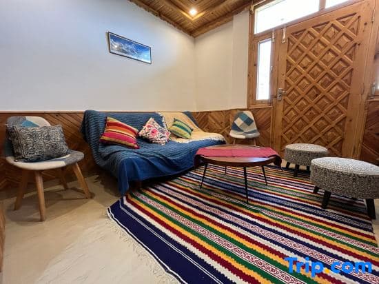 Ahistay Homes - Family Room with Private Entrance