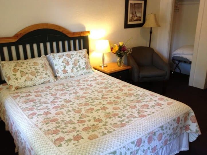 The Manor Motel 