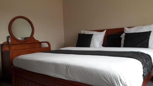 Glitz Cloud 9 Suites