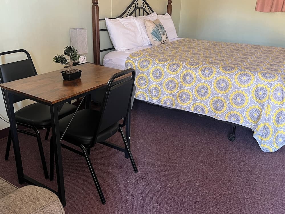 Midtown Inn & Suites