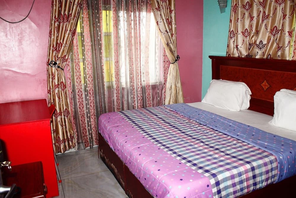 Row Hotel & Suites
