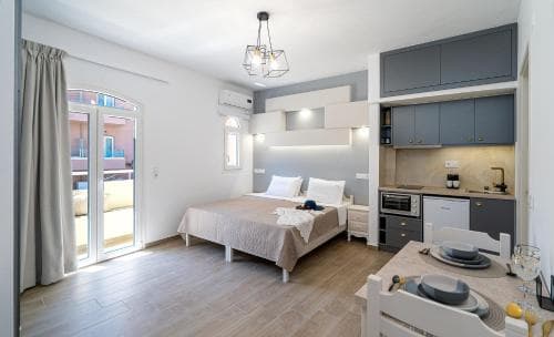 Renata Mare Apartments