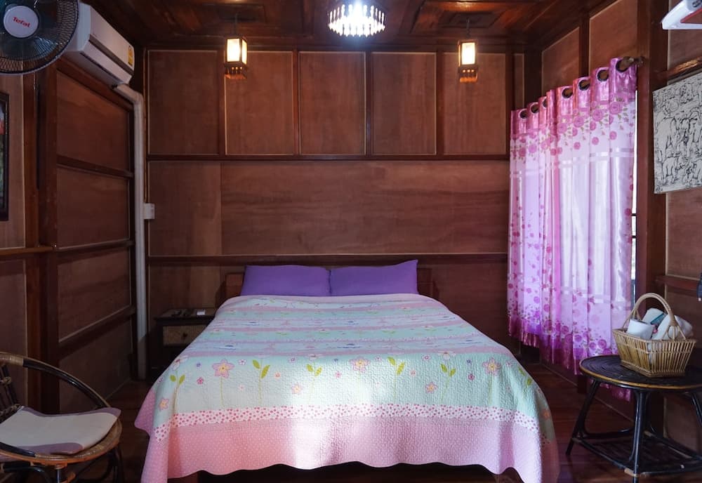 Settee Homestay