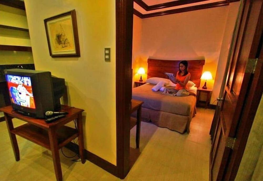 Candon Hotel