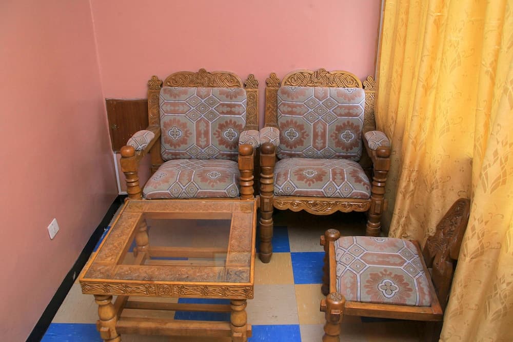 Yonas Hotel