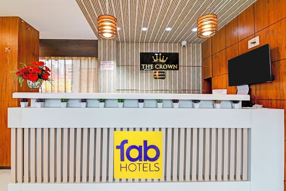 Fabhotel The Crown