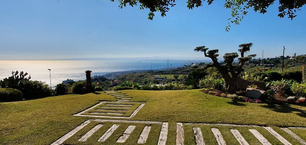 Collina House