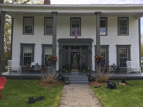 Brookside Inn At Laurens