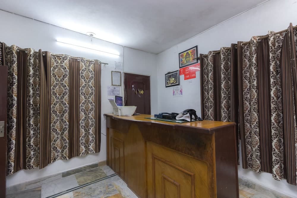 OYO 8951 Hotel Royal Regency