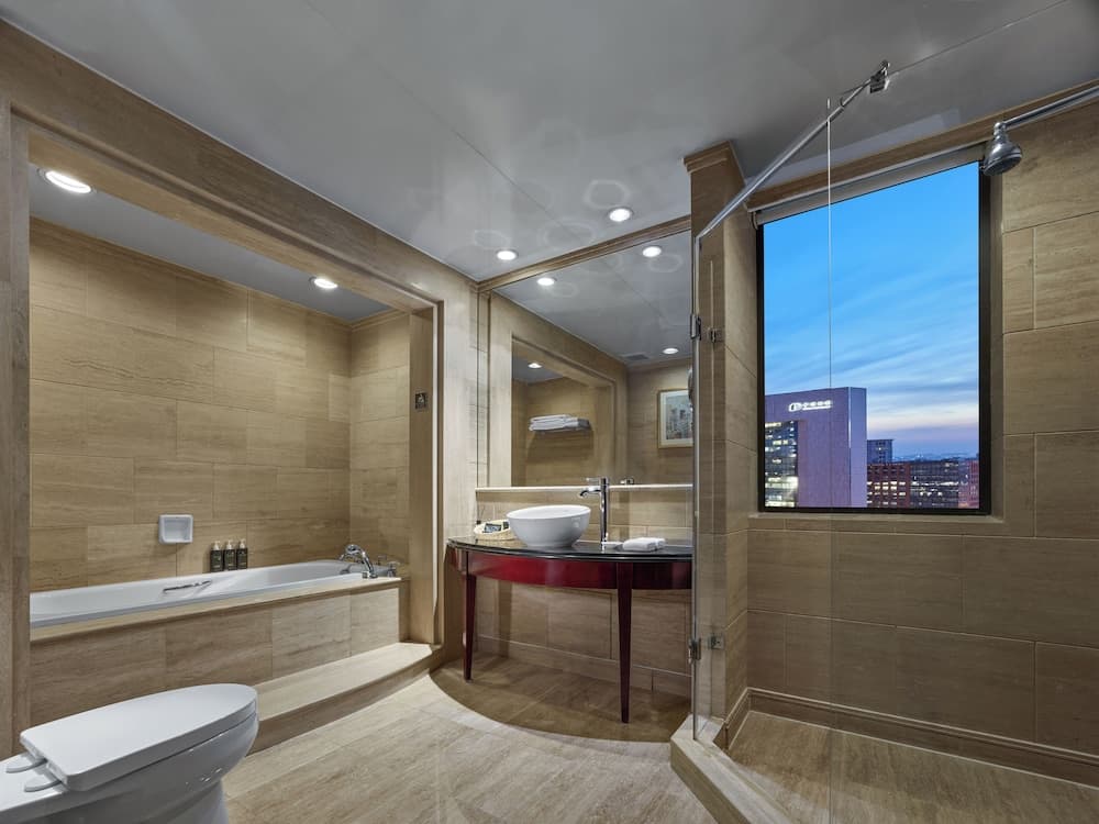 Poly Plaza Hotel