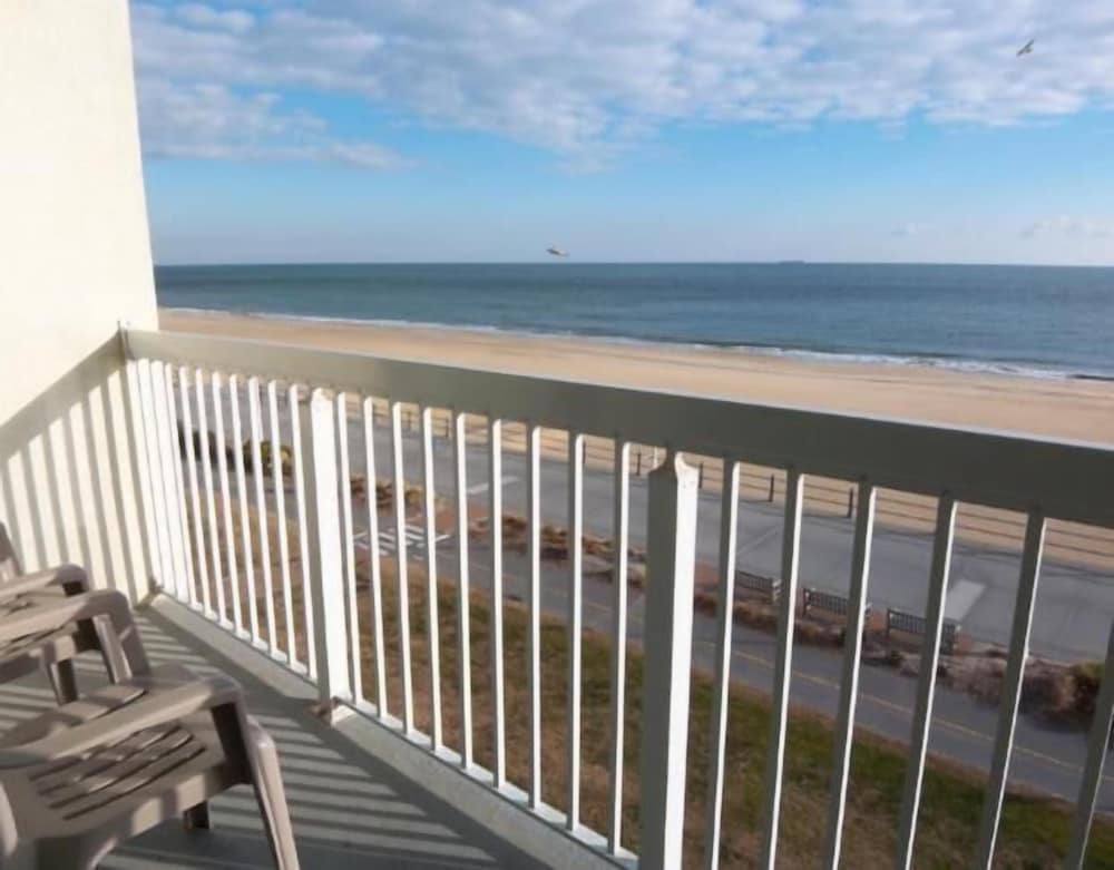 The Oceanfront Inn - Virginia Beach