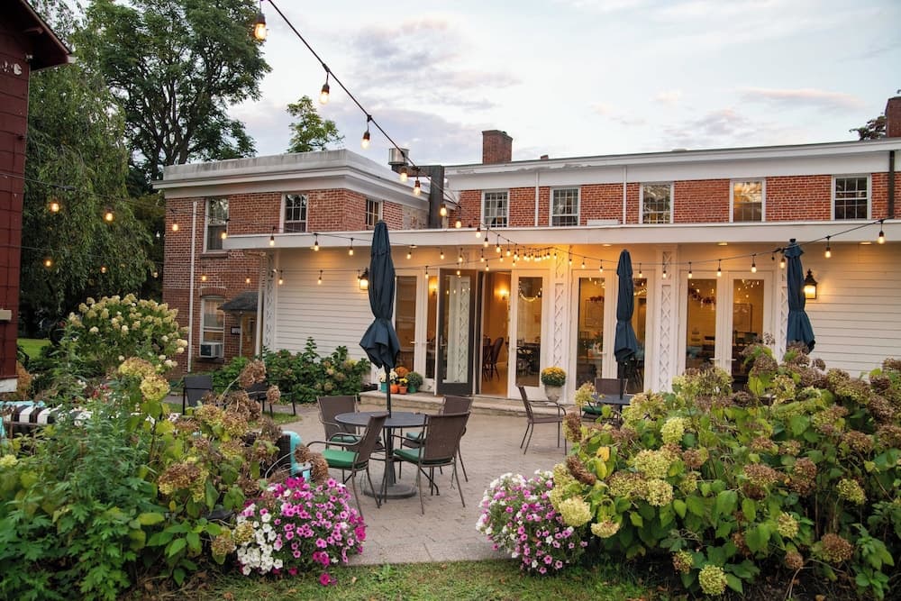 Cromwell Manor Inn
