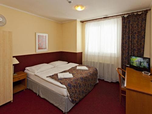 A Plus Hotel & Hostel