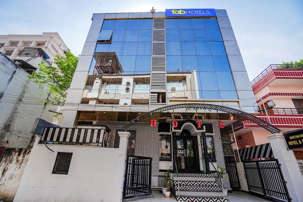 Fabhotel Chs