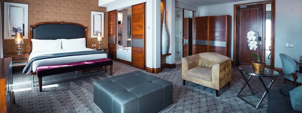 Pivot Hotel