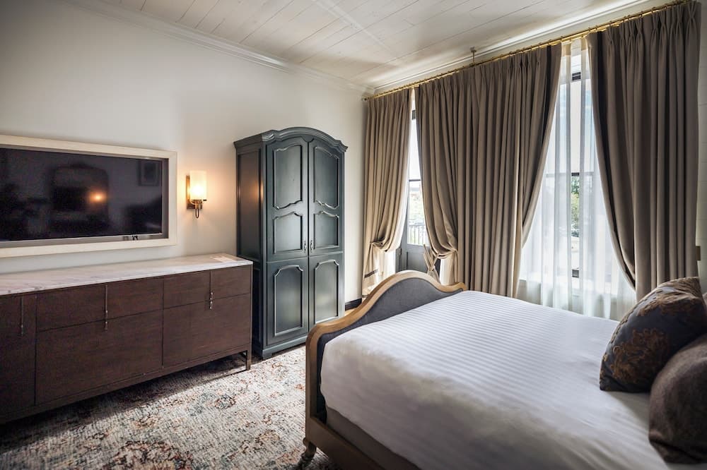 The Charmant Hotel