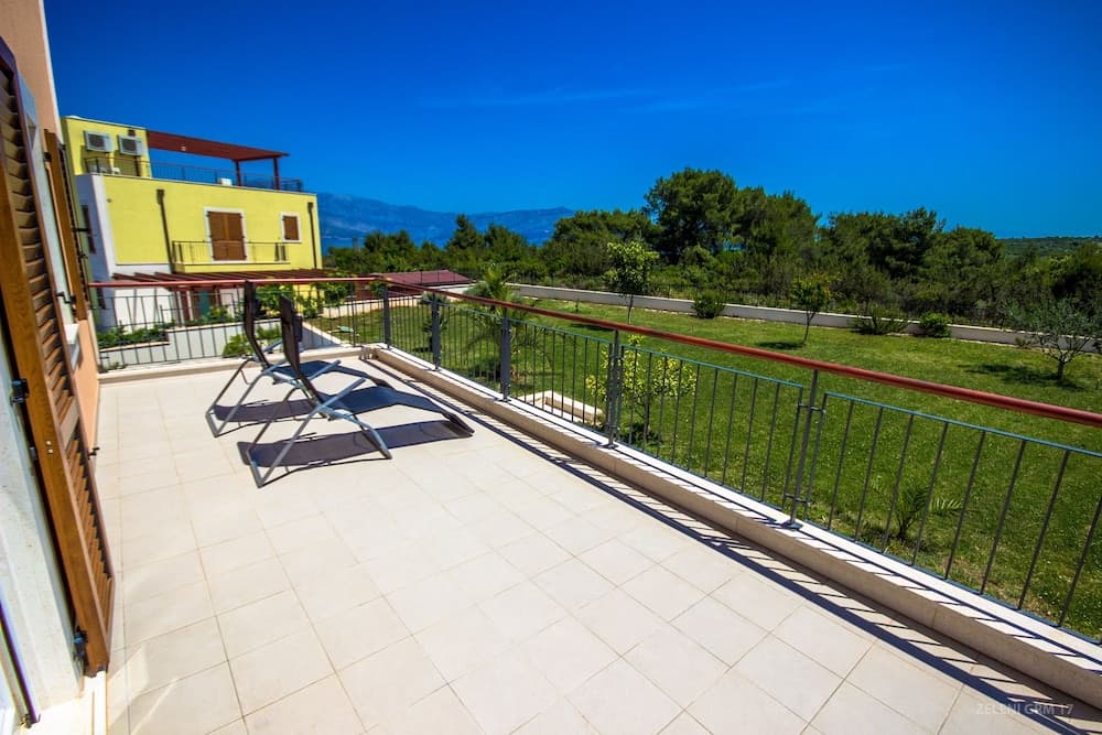 Splitska Villas