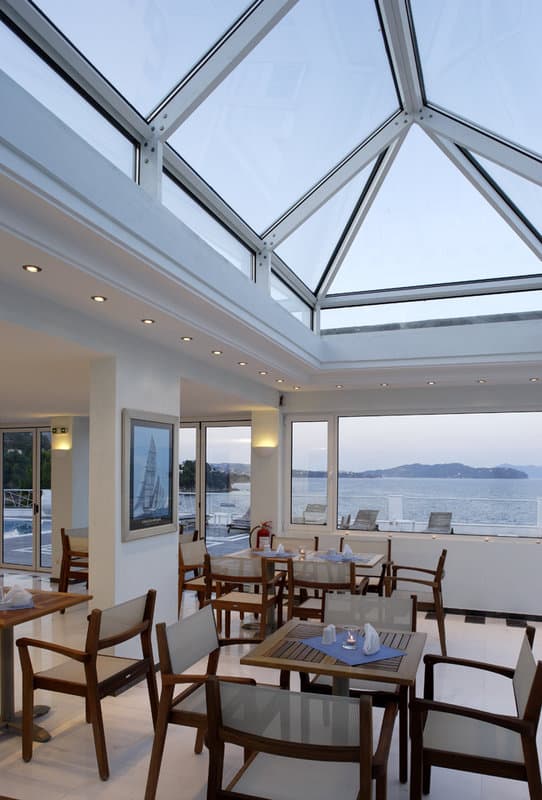 Cape Kanapitsa Hotel & Suites