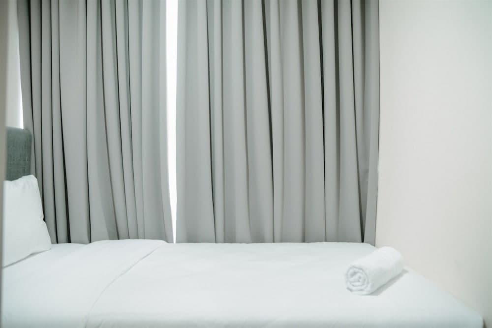 2BR Deluxe and Modern Menteng Park Apartment By Travelio