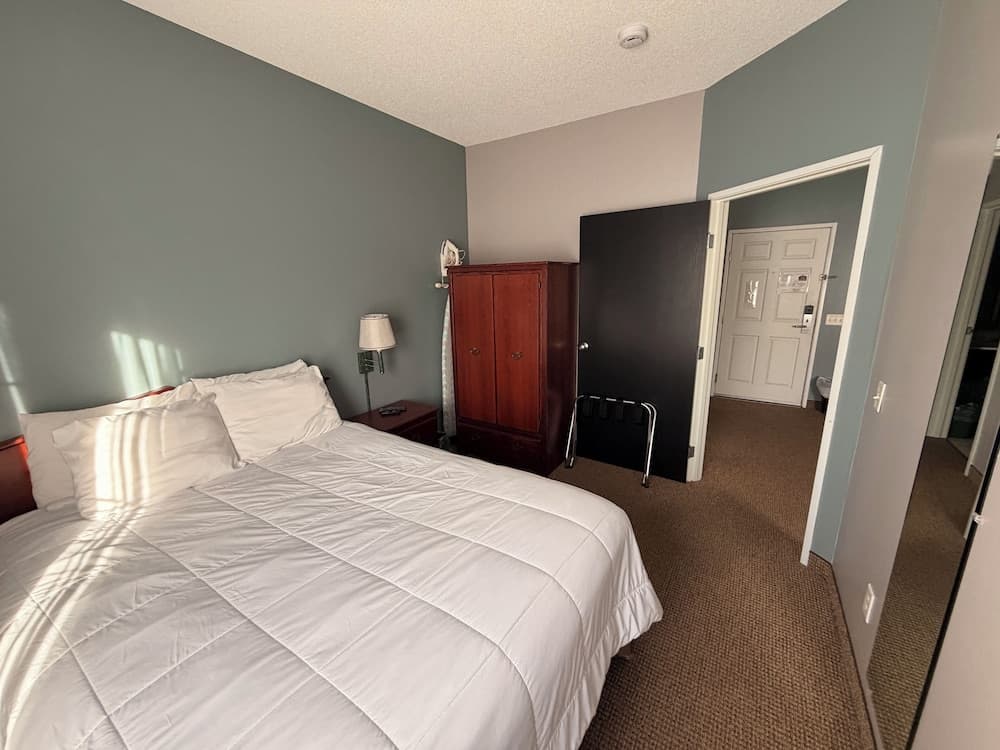 River Hills Hotel