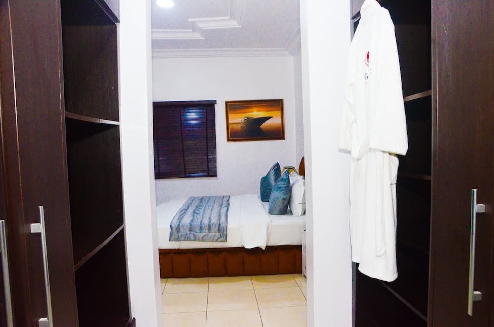 J Gibson Hotel
