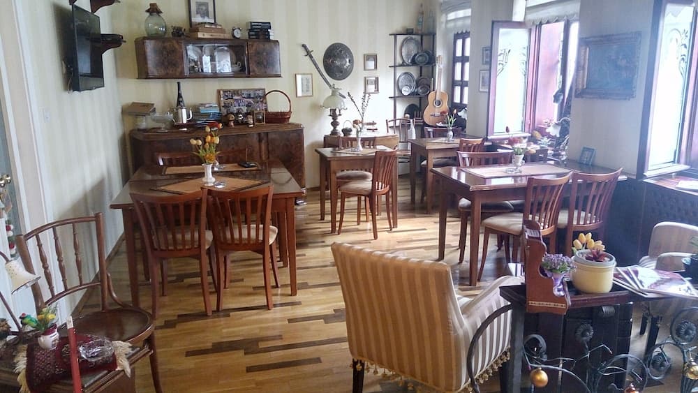 Ada Hotel