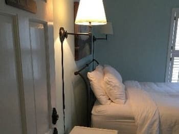 Old Towne Carmel Bed and Breakfast