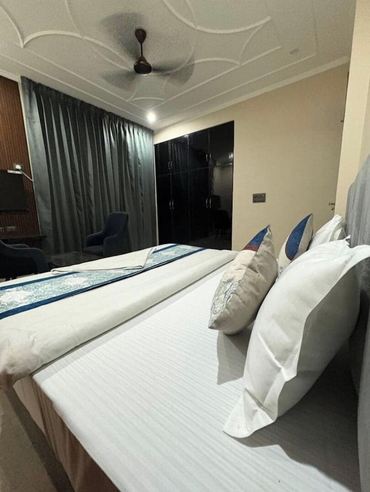 Radiant Blu Hotels Sector 70