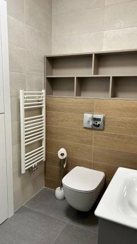 The Comfy Nest - Parking, King Size Bed, Smart Tv