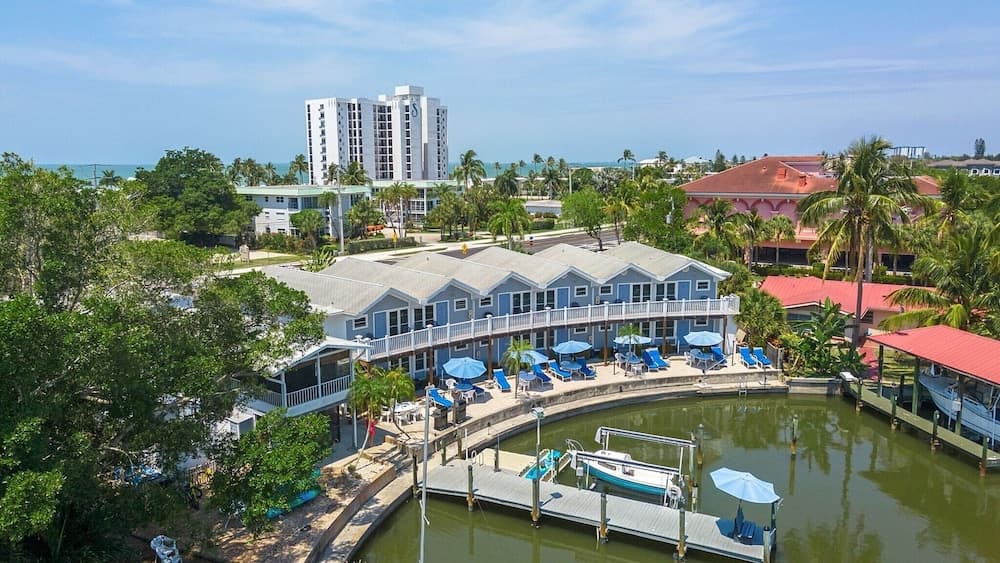 Dolphin Inn Resort