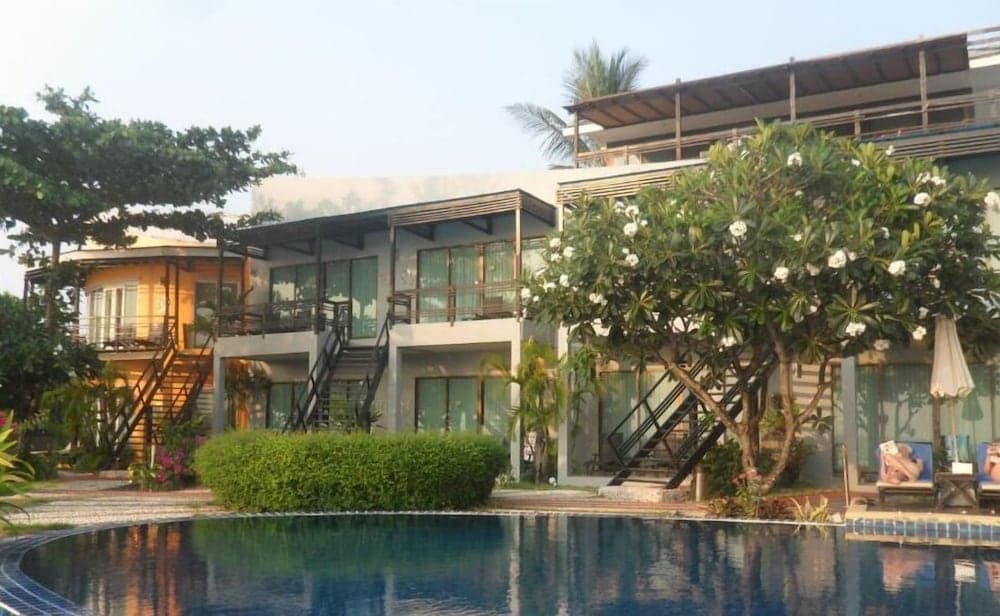 Maya Koh Lanta Resort