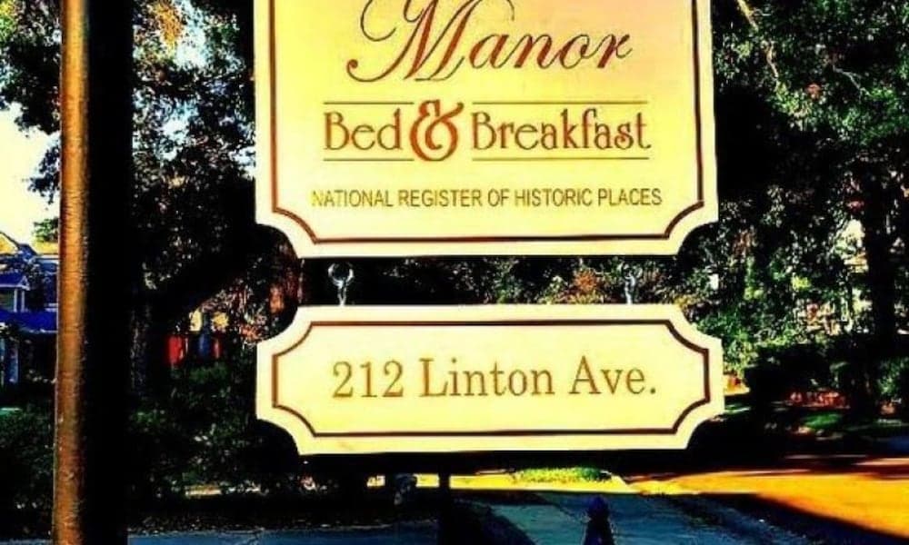 Laurel Manor Bed And Breakfast