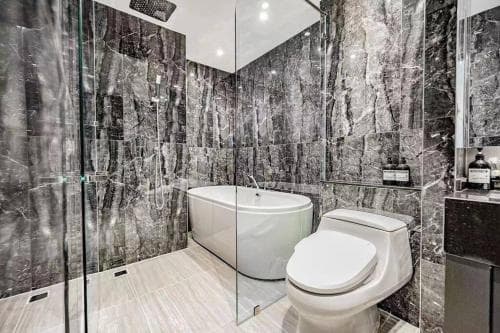 Erawan Luxury 2B2B Condo (2卧室豪华公寓古城中心)