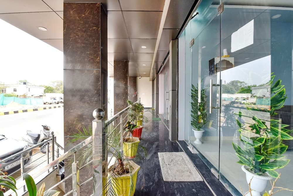 Fabhotel Sarvika