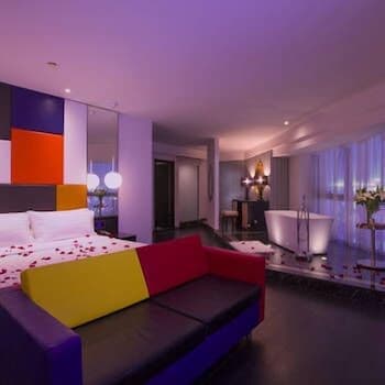 Orange Hotel Select