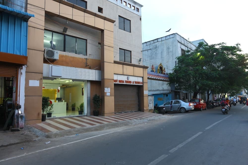 Oyo 9372 Rich Inn