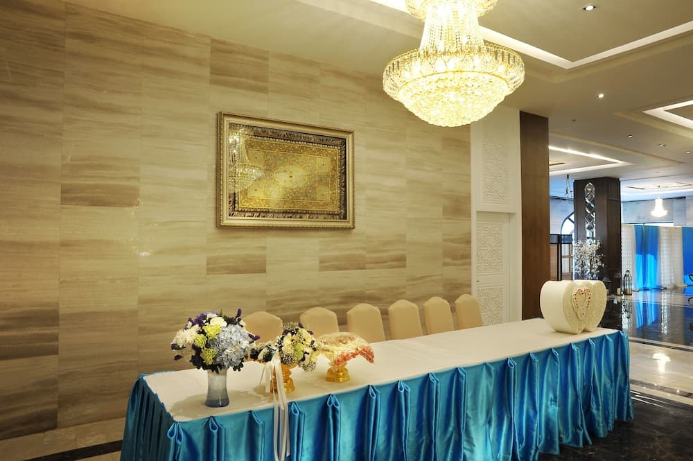 Al Meroz Hotel Bangkok - The Leading Halal Hotel