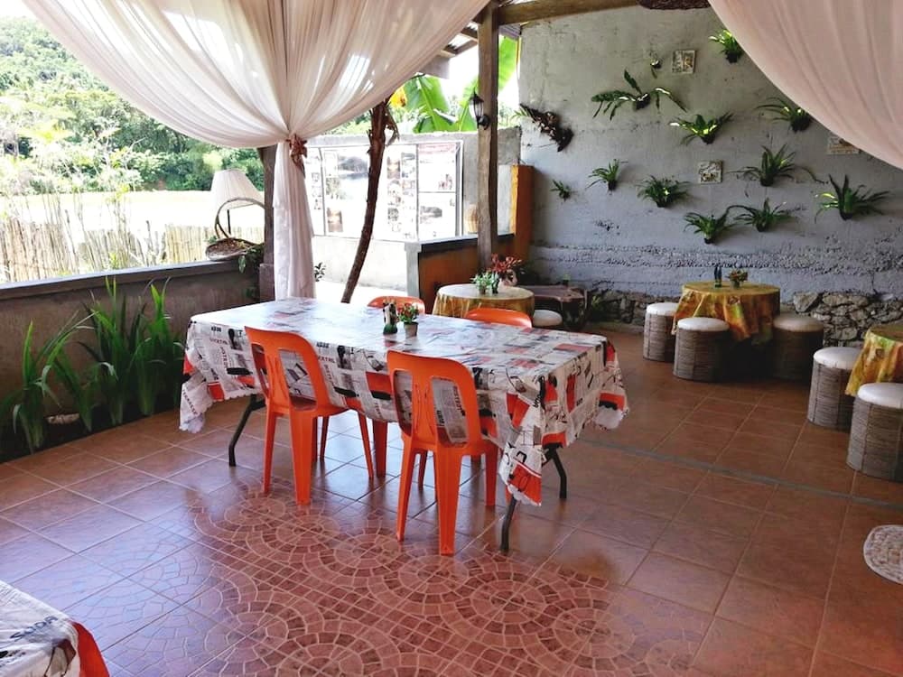La Casa Roa Hostel