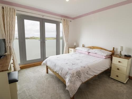 4 Y Bae