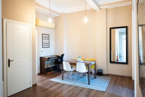 Fandango by halu!, Gorgeous Neoclassical Apartment next to Metro station