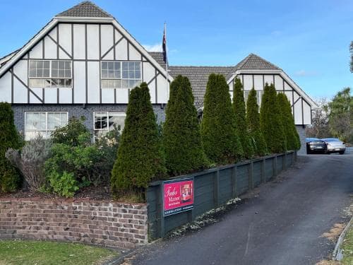 Tudor Manor Bed & Breakfast