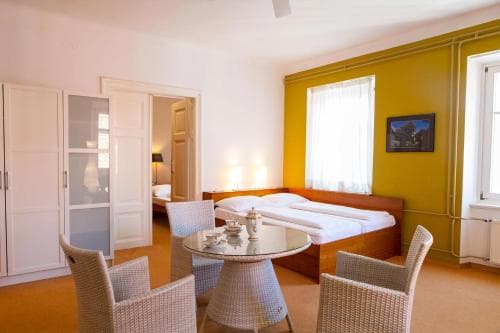 Macek Rooms