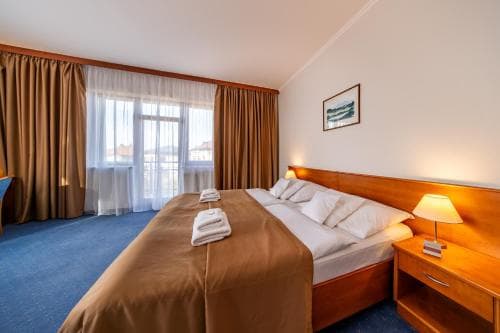 April hotel Panorama