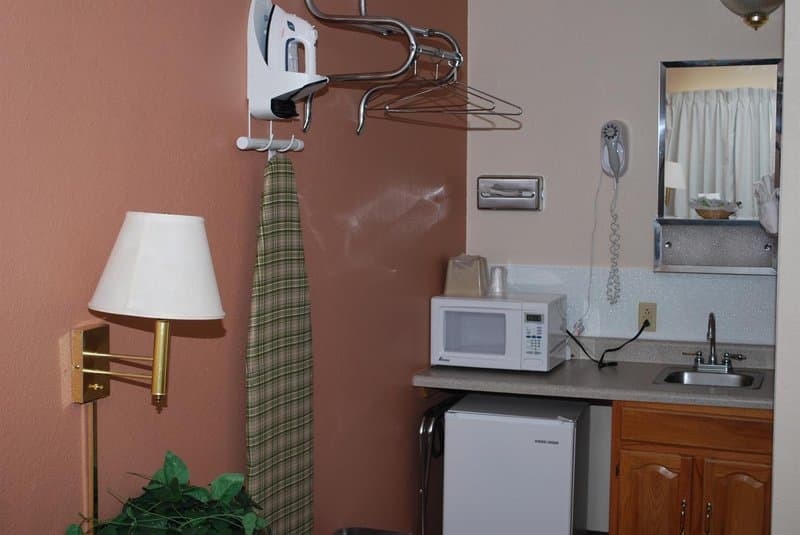 Golden Eagle Motel