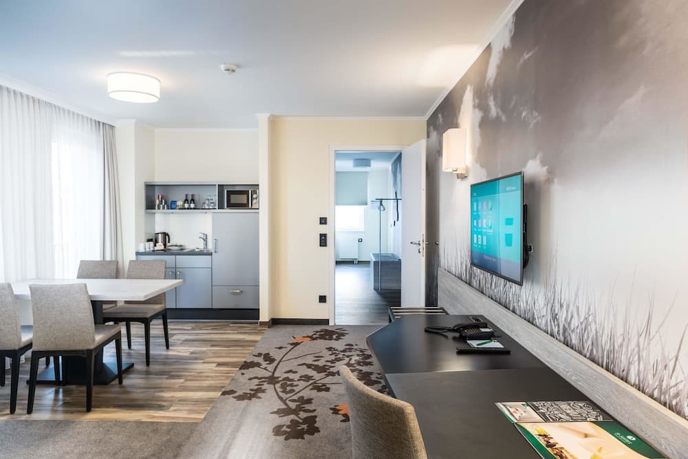 SI-SUITES