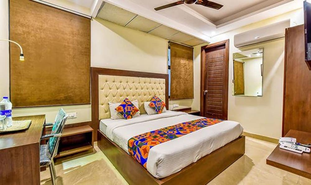 Fabhotel Sr Residency